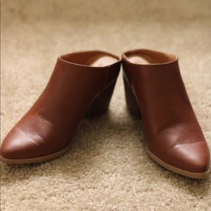 Universal Thread Women’s Leather Heeled Mule